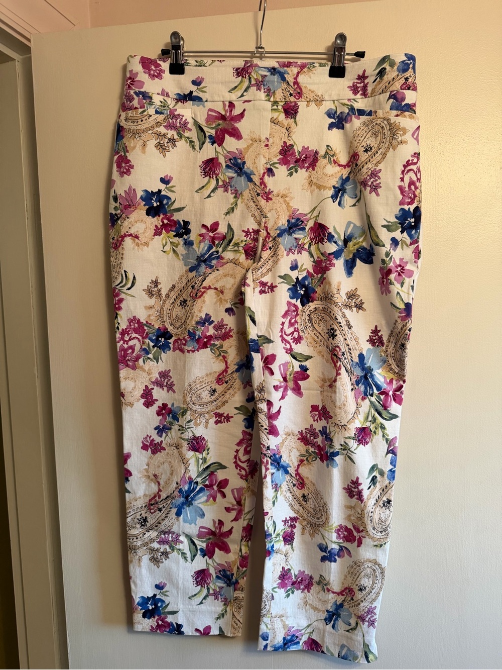 Chico's Floral Paisley Cropped Pants